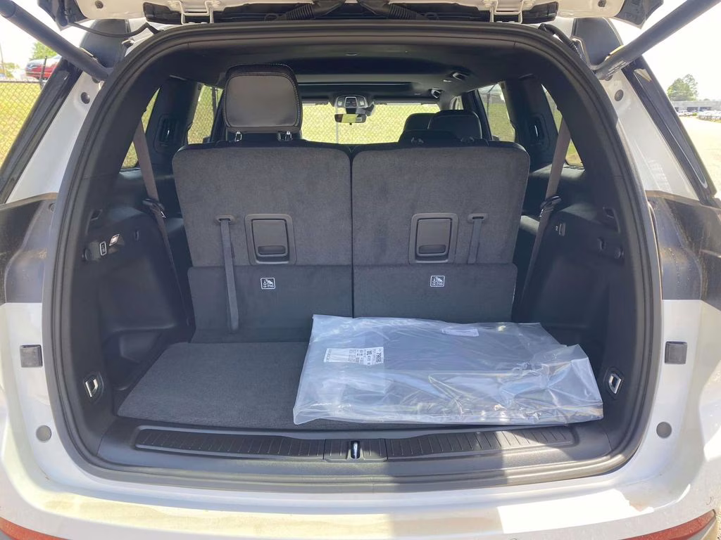 2026 Bright White Clearcoat Jeep Grand Cherokee L Laredo Altitude RWD SUV