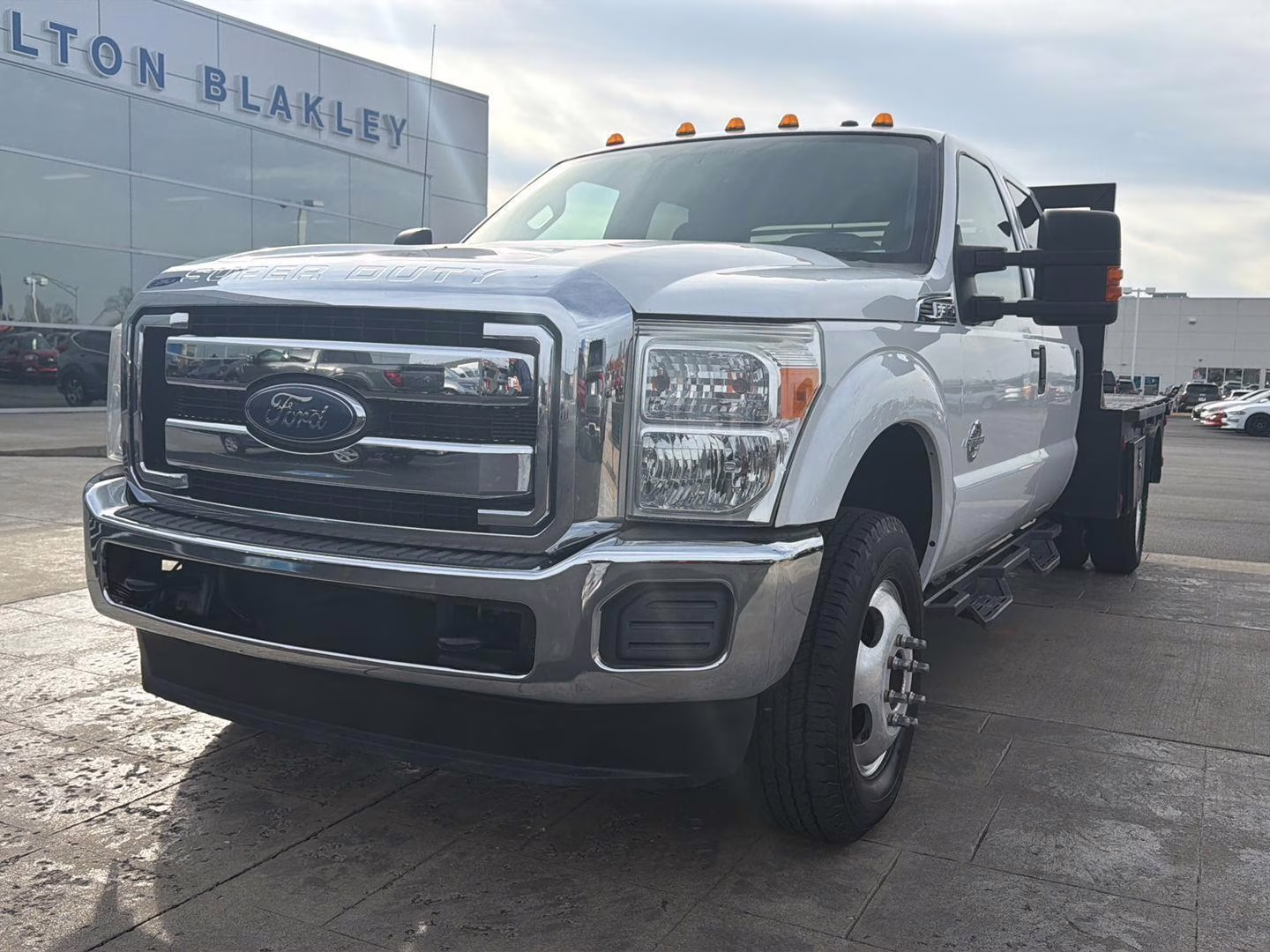 2016 WHITE Ford Super Duty F-350 DRW XLT 4X4 Truck