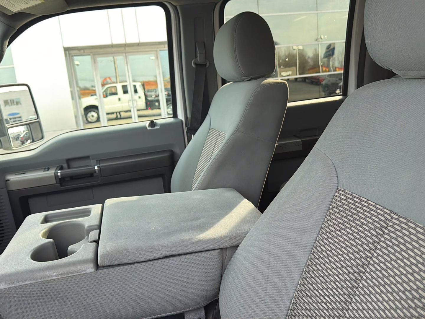 2016 WHITE Ford Super Duty F-350 DRW XLT 4X4 Truck
