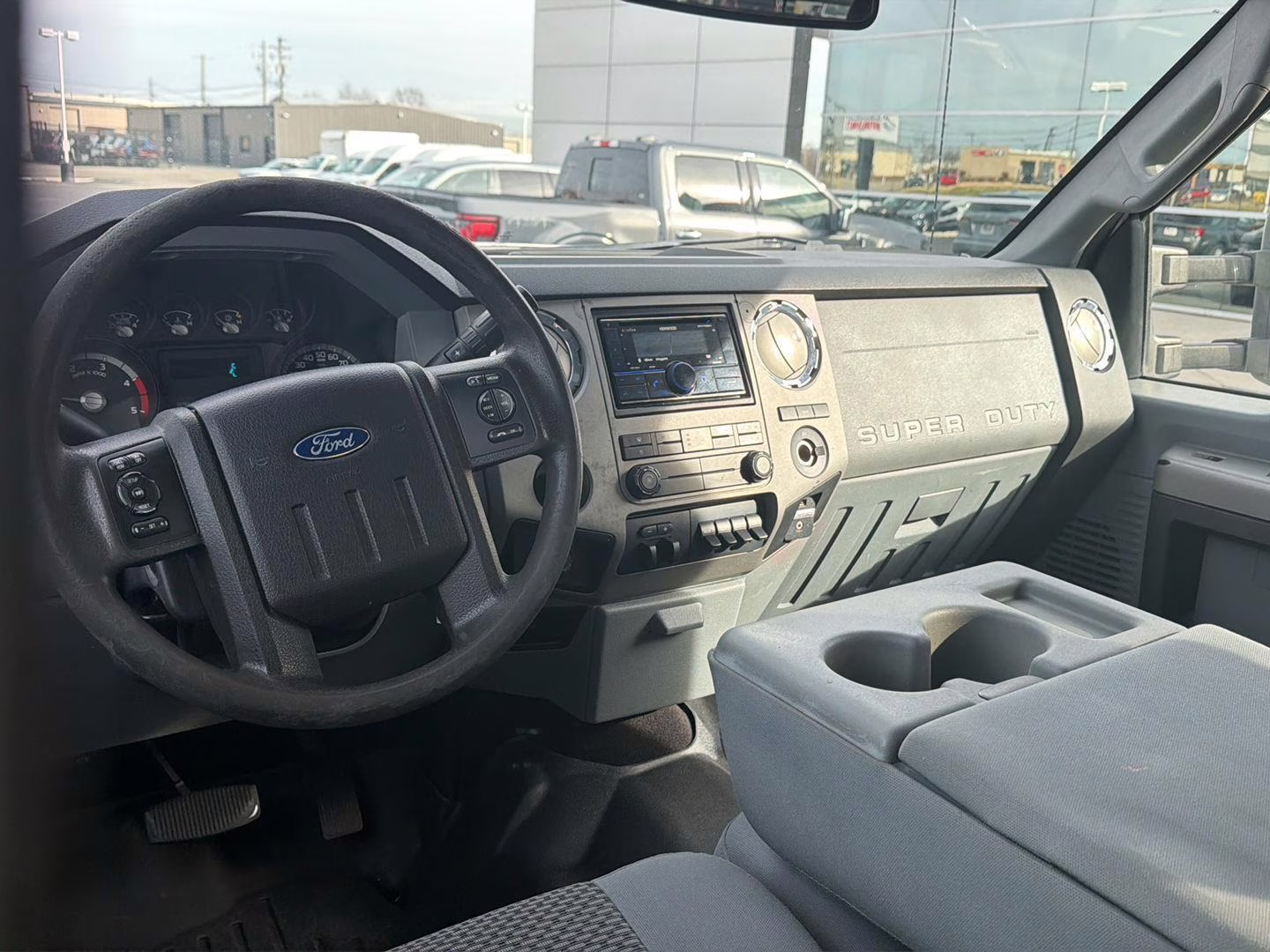 2016 WHITE Ford Super Duty F-350 DRW XLT 4X4 Truck