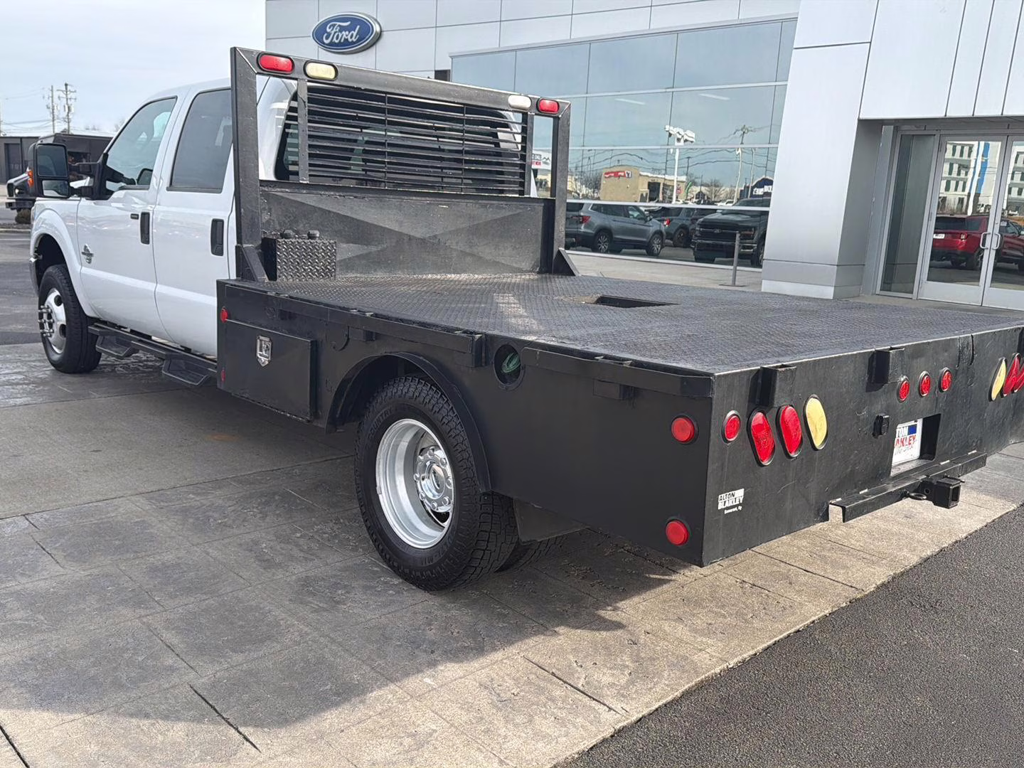 2016 WHITE Ford Super Duty F-350 DRW XLT 4X4 Truck