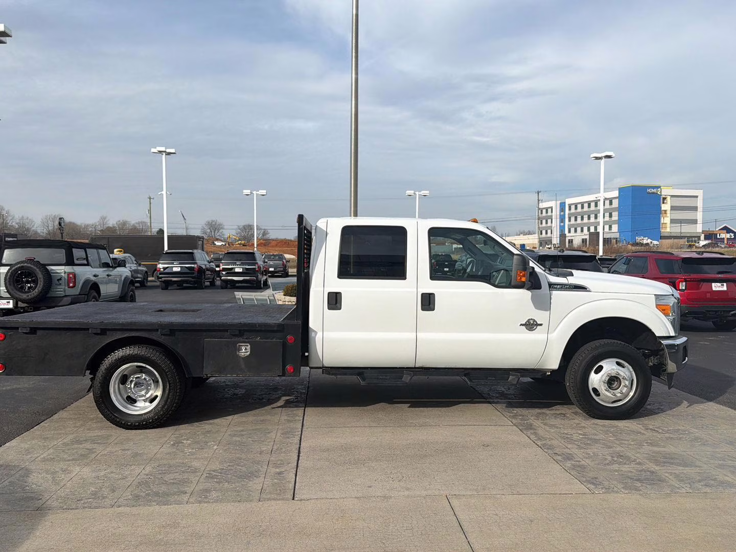 2016 WHITE Ford Super Duty F-350 DRW XLT 4X4 Truck