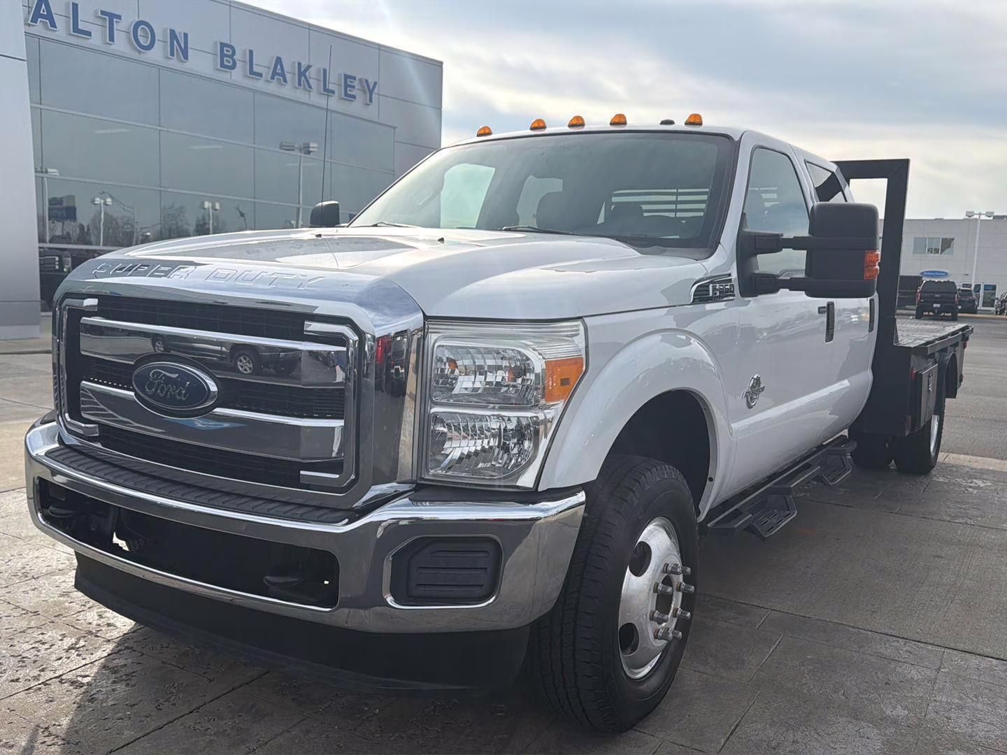 2016 WHITE Ford Super Duty F-350 DRW XLT 4X4 Truck