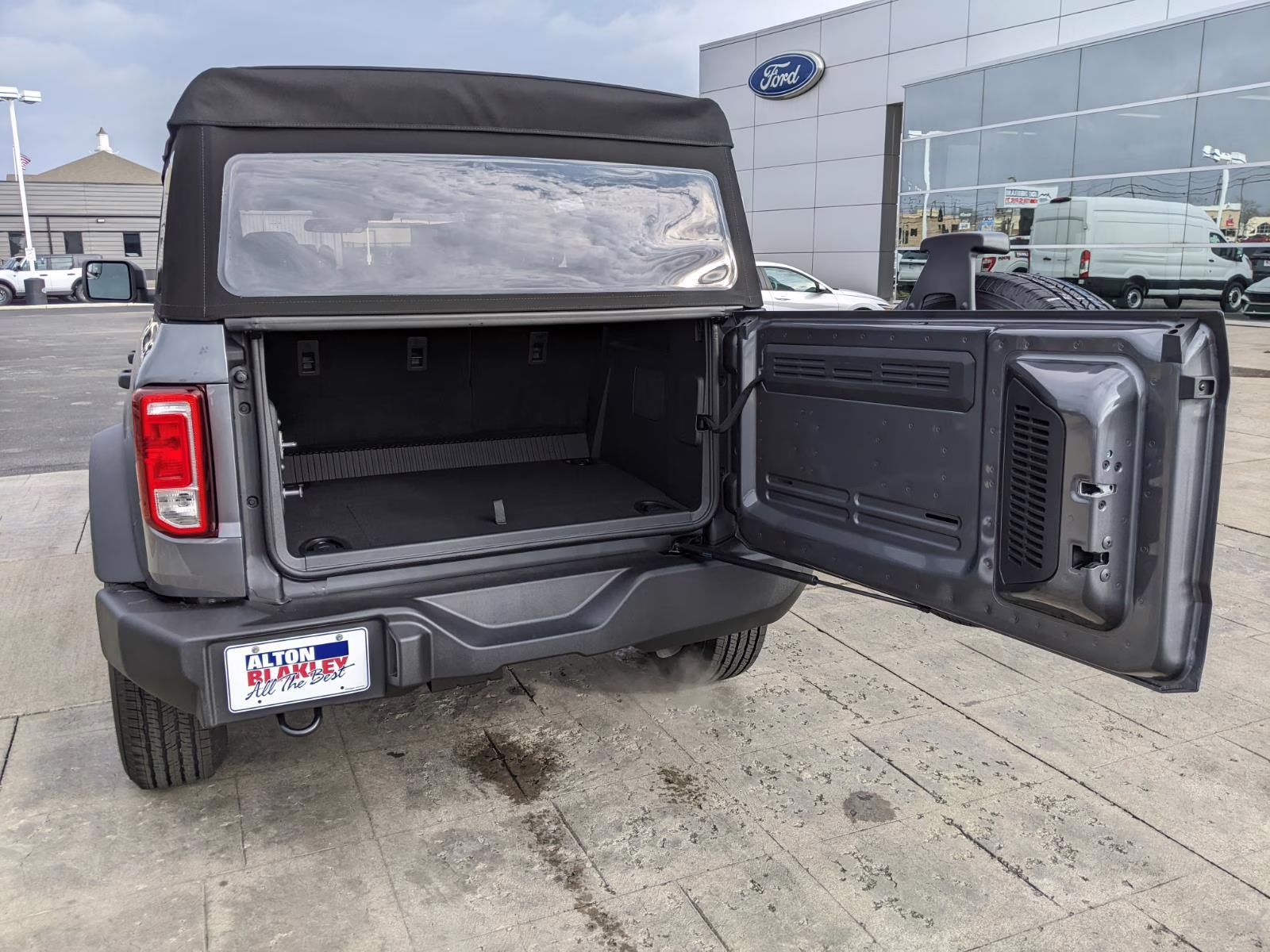 2025 Carbonized Gray Metallic Ford Bronco Base 4X4 SUV
