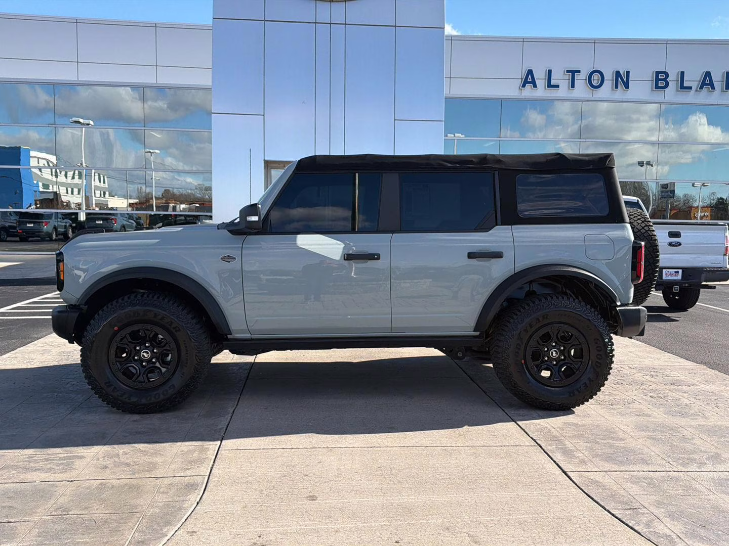 2022 Cactus Gray Ford Bronco Wildtrak Advanced 4X4 SUV