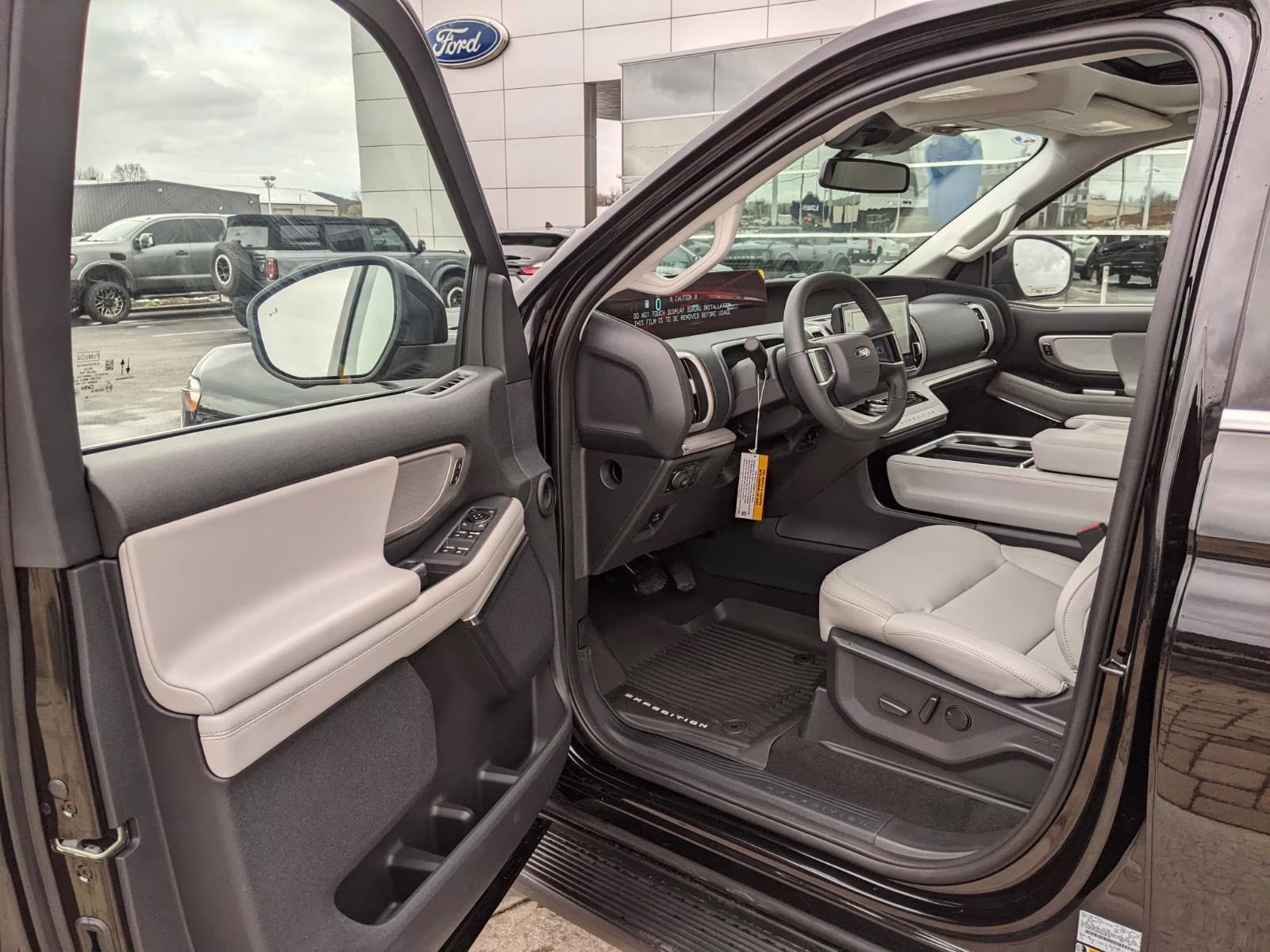2026 Agate Black Ford Expedition Active 4X4 SUV
