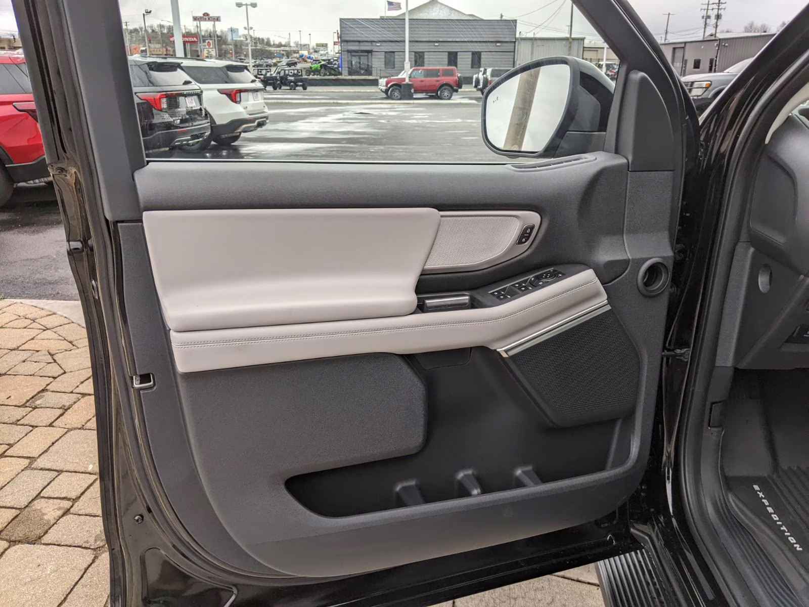 2026 Agate Black Ford Expedition Active 4X4 SUV