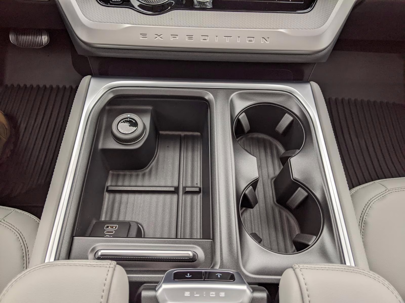 2026 Agate Black Ford Expedition Active 4X4 SUV