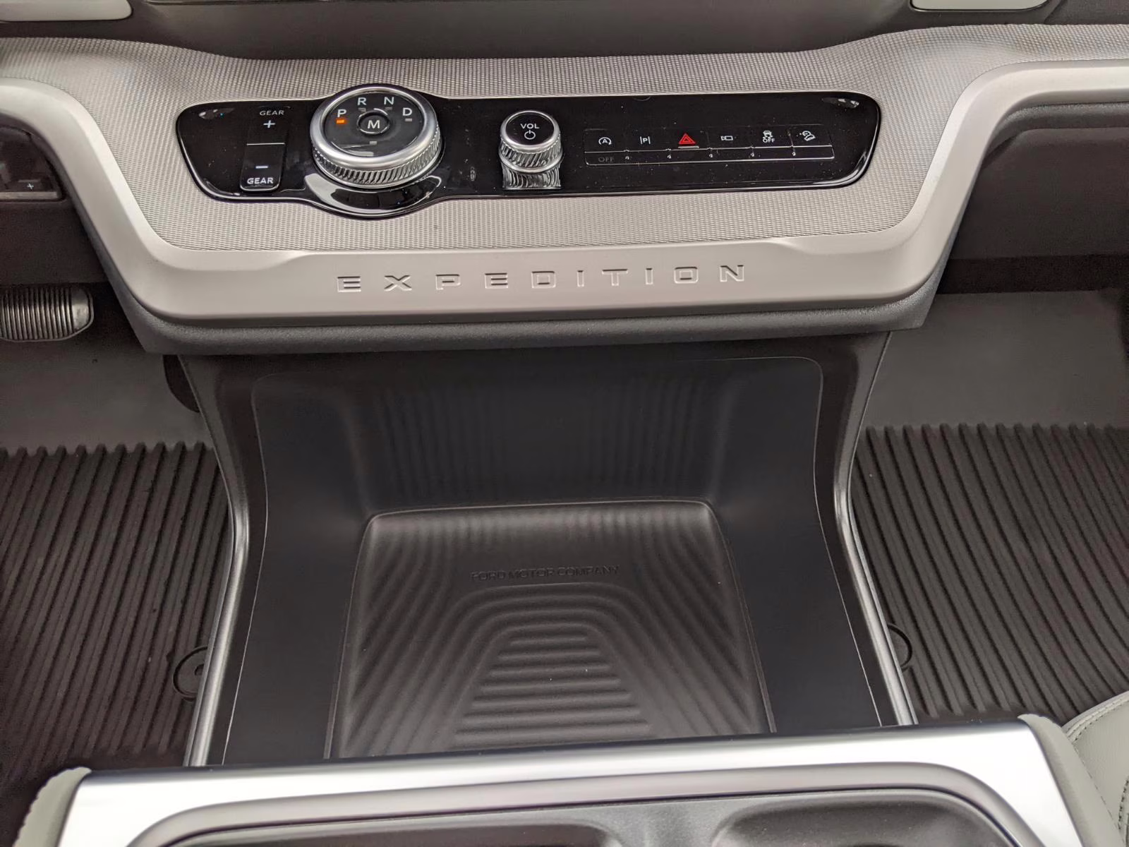 2026 Agate Black Ford Expedition Active 4X4 SUV