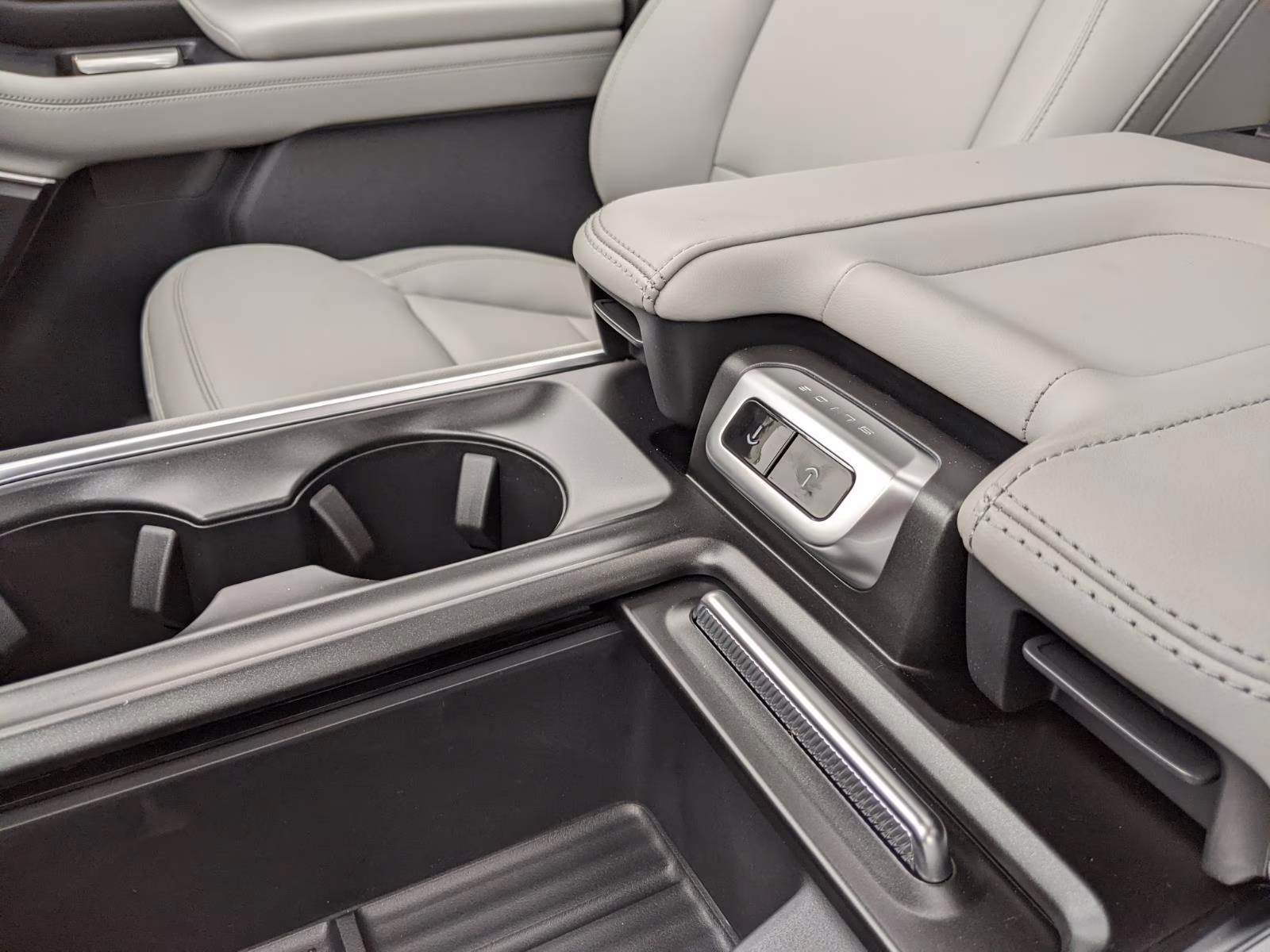 2026 Agate Black Ford Expedition Active 4X4 SUV