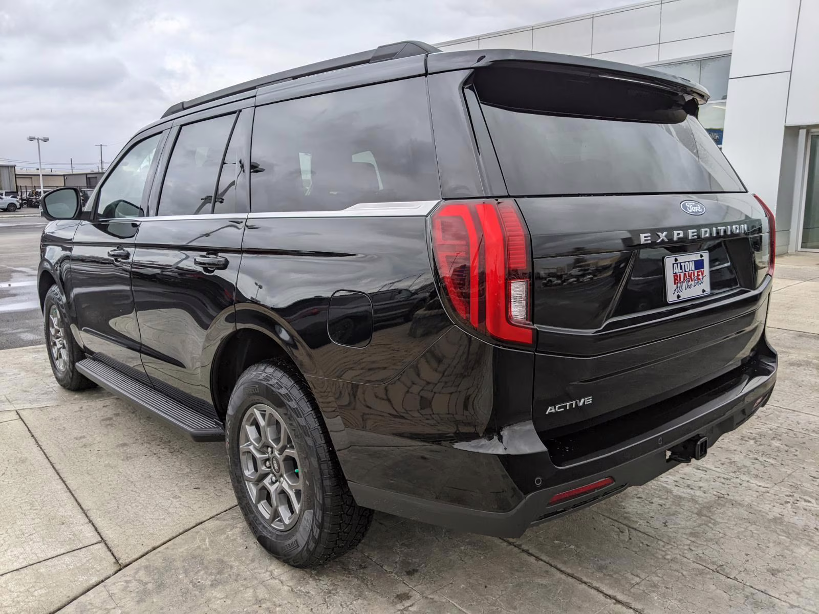 2026 Agate Black Ford Expedition Active 4X4 SUV