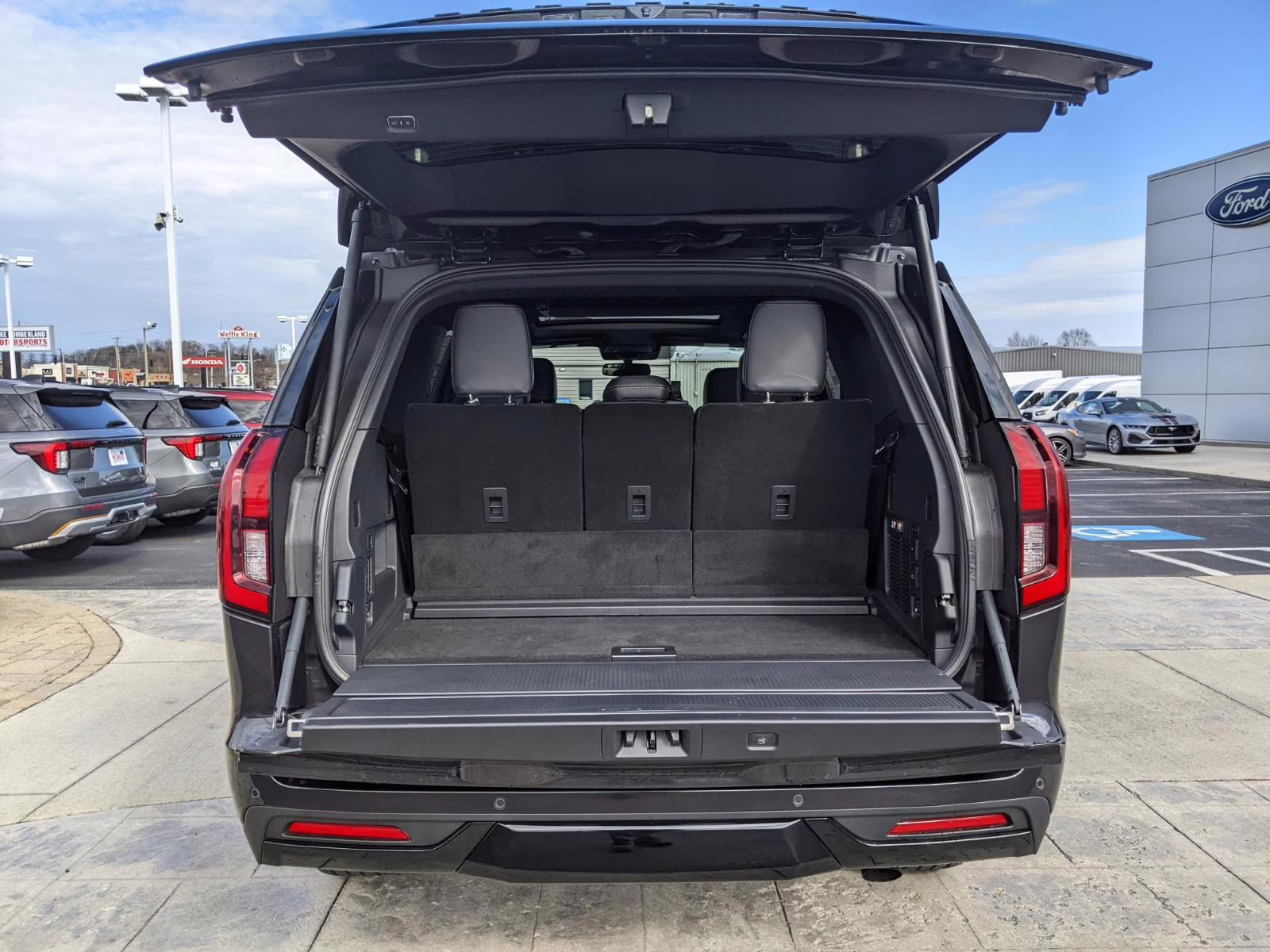 2025 Dark Matter Gray Ford Expedition Platinum 4X4 SUV