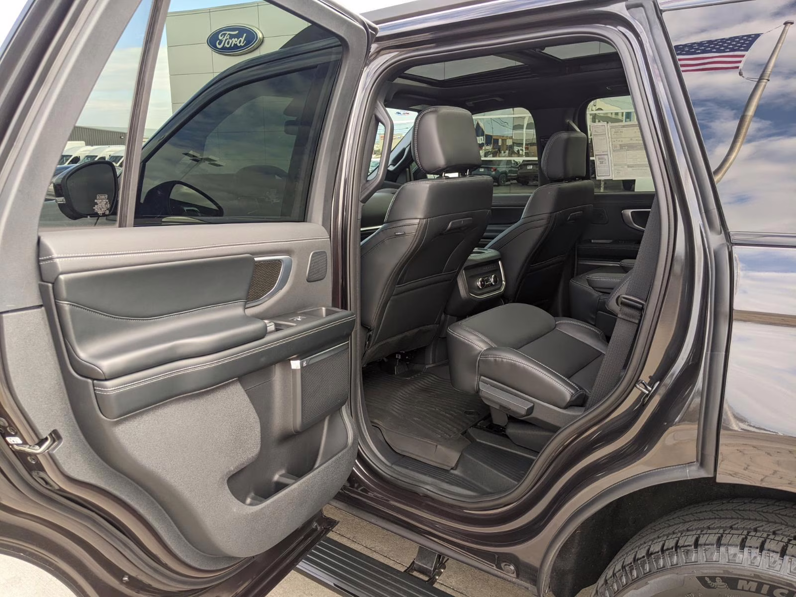 2025 Dark Matter Gray Ford Expedition Platinum 4X4 SUV