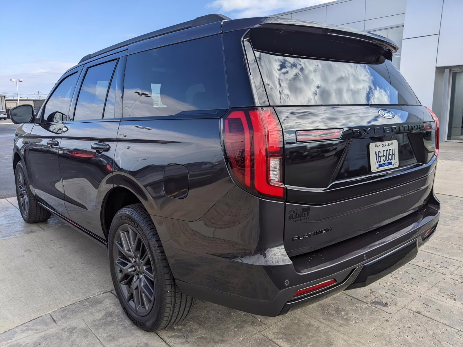2025 Dark Matter Gray Ford Expedition Platinum 4X4 SUV