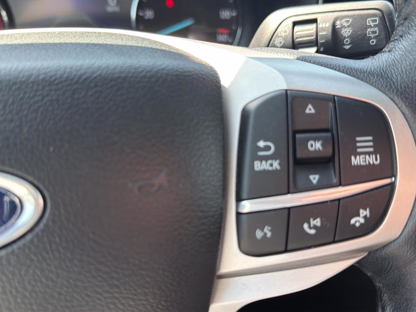2023 Iconic Silver Ford Explorer Limited 4X4 SUV