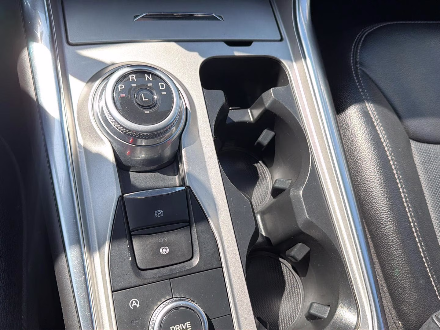 2023 Iconic Silver Ford Explorer Limited 4X4 SUV