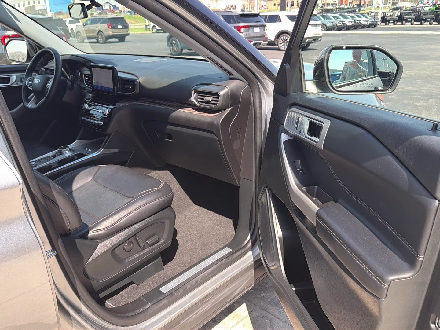 2023 Iconic Silver Ford Explorer Limited 4X4 SUV