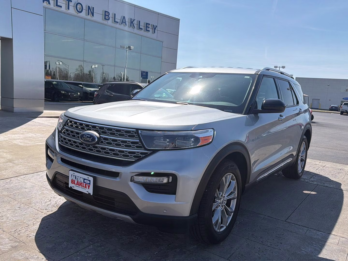 2023 Iconic Silver Ford Explorer Limited 4X4 SUV