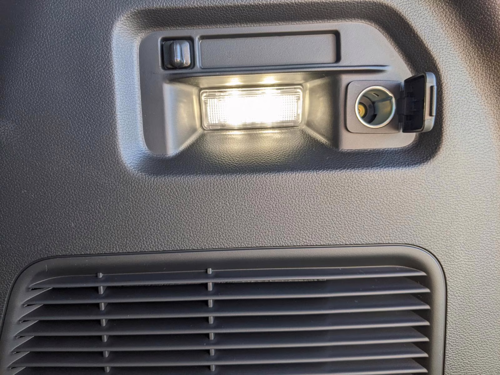 2026 Vapor Blue Metallic Ford Explorer Active 4X4 SUV