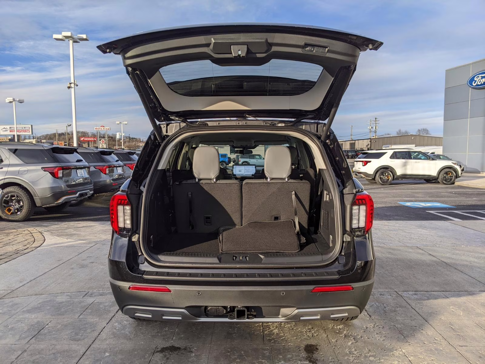 2026 Agate Black Metallic Ford Explorer Active w/200A Pkg 4X4 SUV