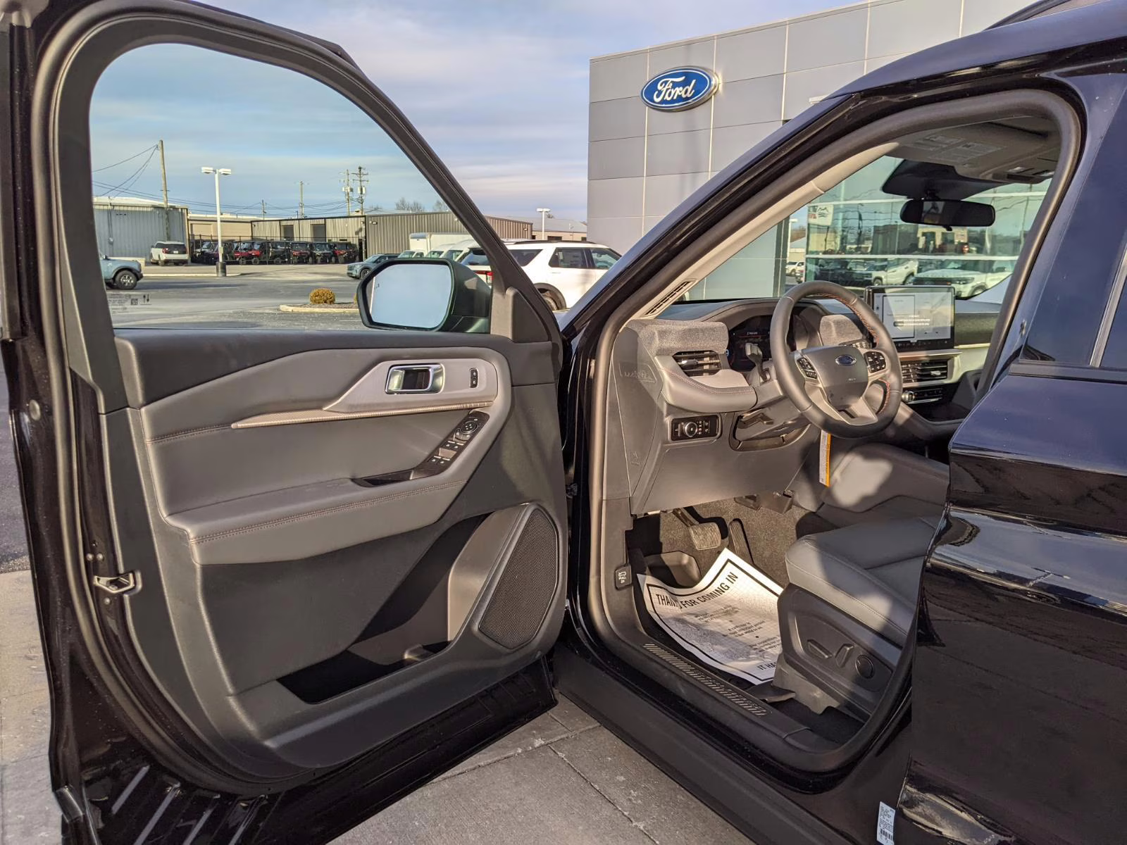 2026 Agate Black Metallic Ford Explorer Active w/200A Pkg 4X4 SUV