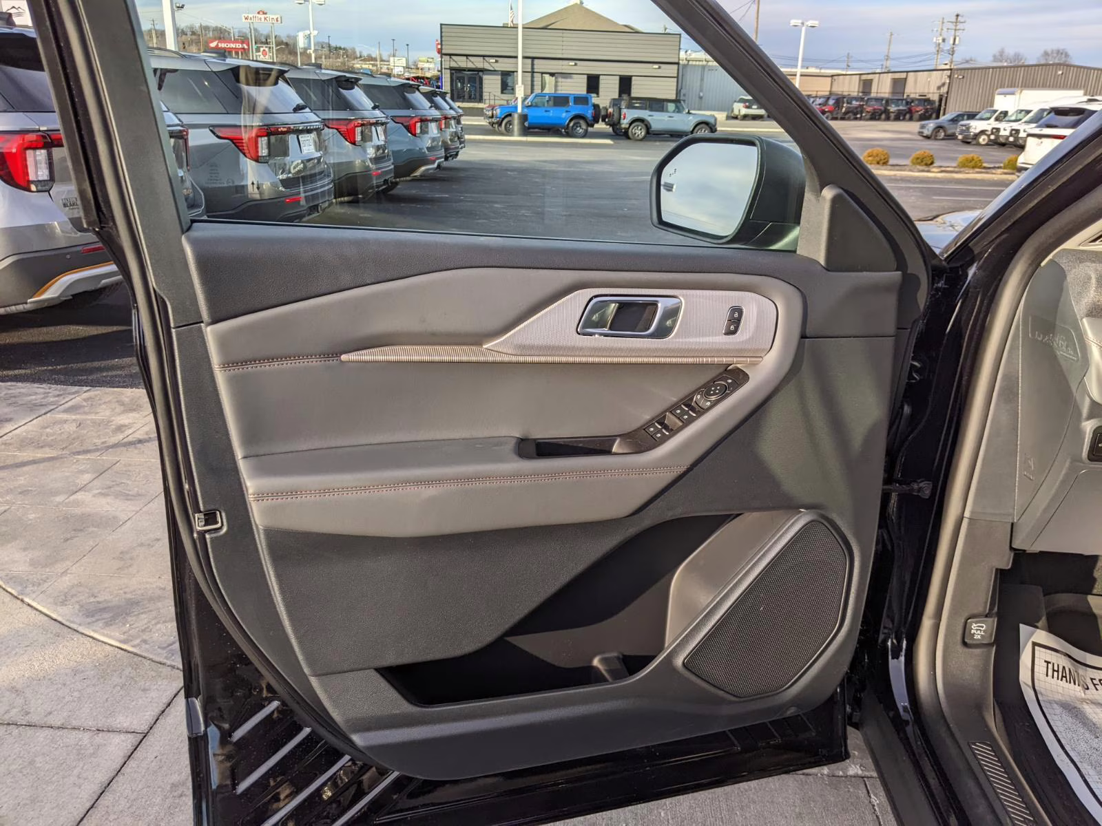 2026 Agate Black Metallic Ford Explorer Active w/200A Pkg 4X4 SUV