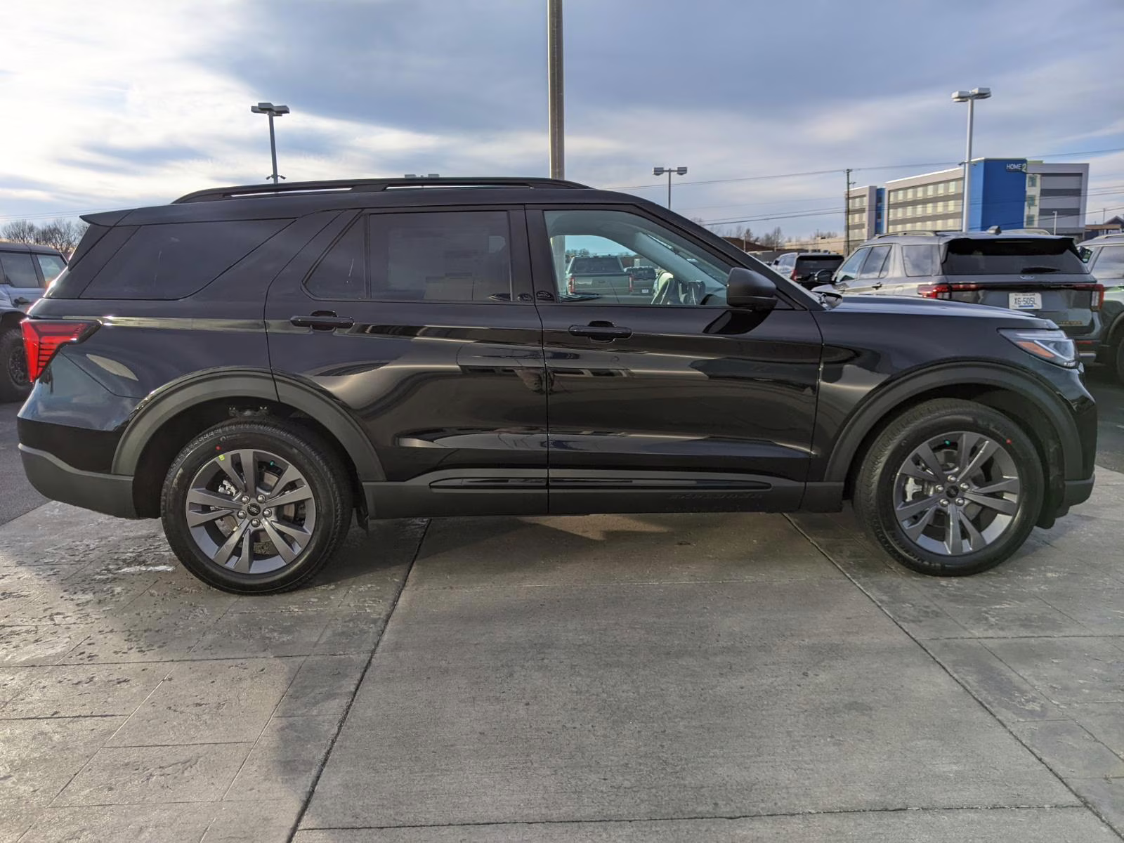 2026 Agate Black Metallic Ford Explorer Active w/200A Pkg 4X4 SUV