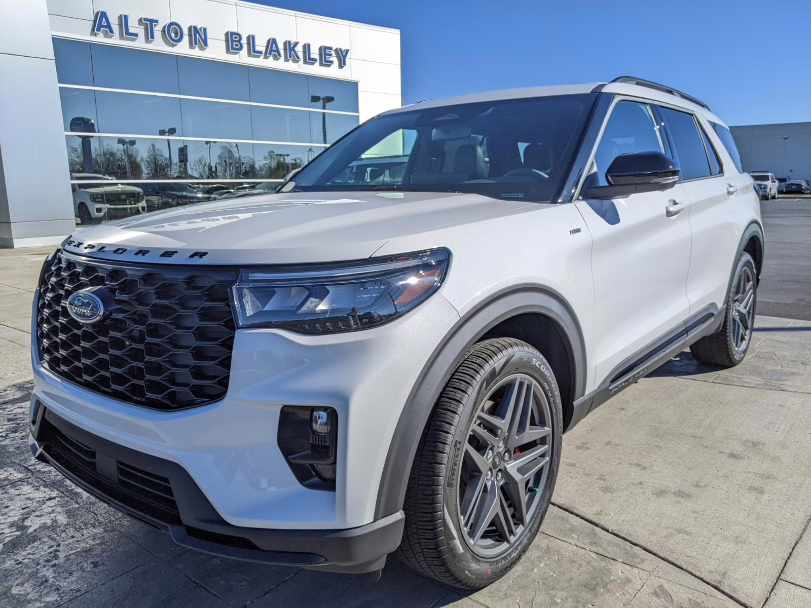 2026 Star White Metallic Tri-Coat Ford Explorer ST-Line 4X4 SUV