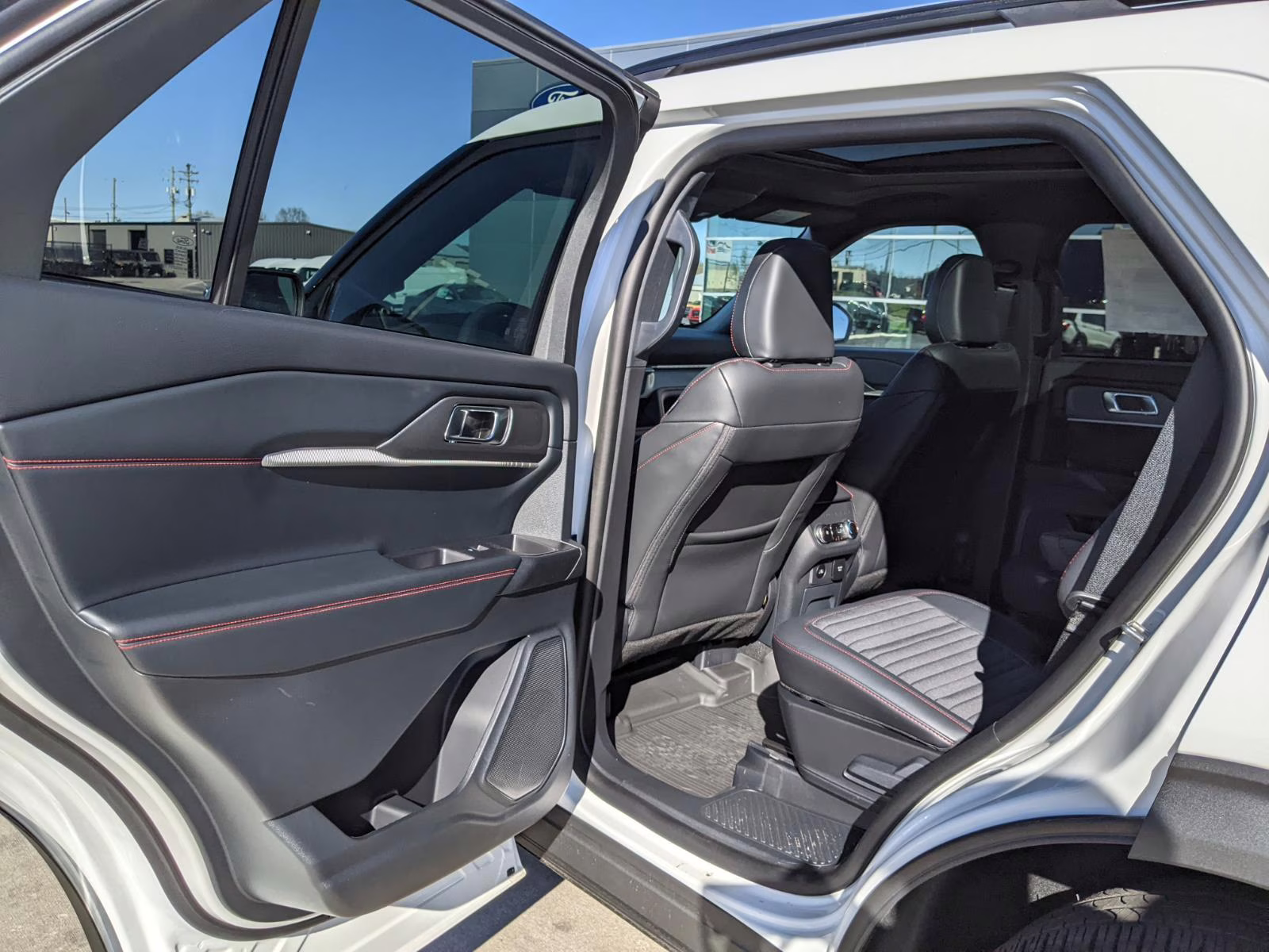 2026 Star White Metallic Tri-Coat Ford Explorer ST-Line 4X4 SUV