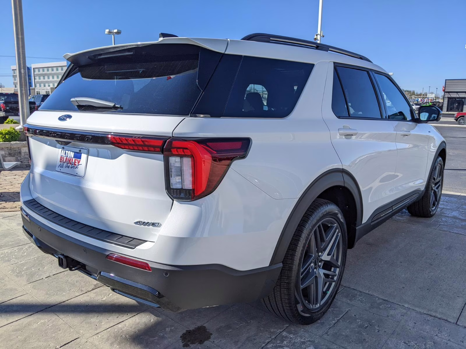 2026 Star White Metallic Tri-Coat Ford Explorer ST-Line 4X4 SUV