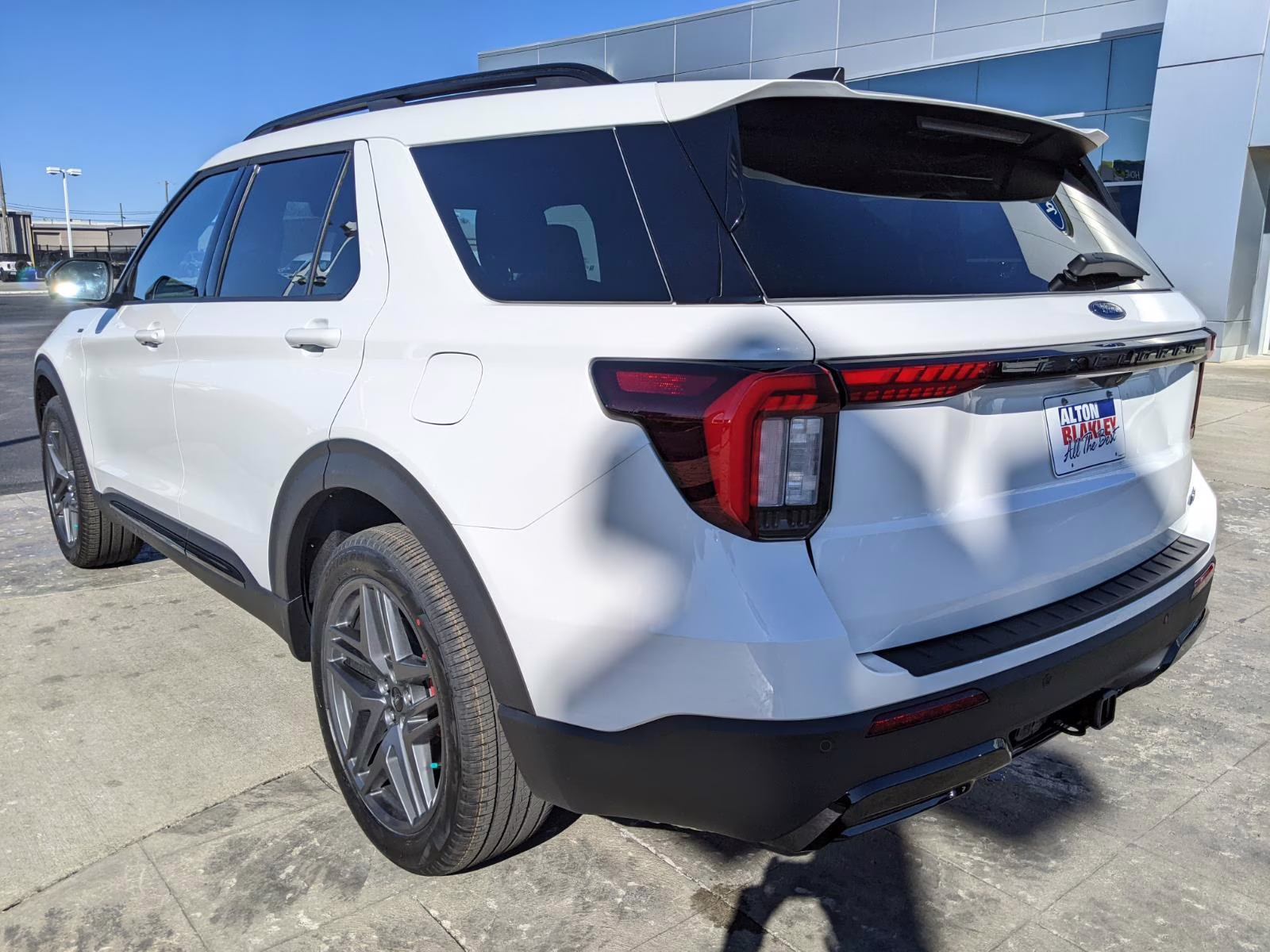 2026 Star White Metallic Tri-Coat Ford Explorer ST-Line 4X4 SUV