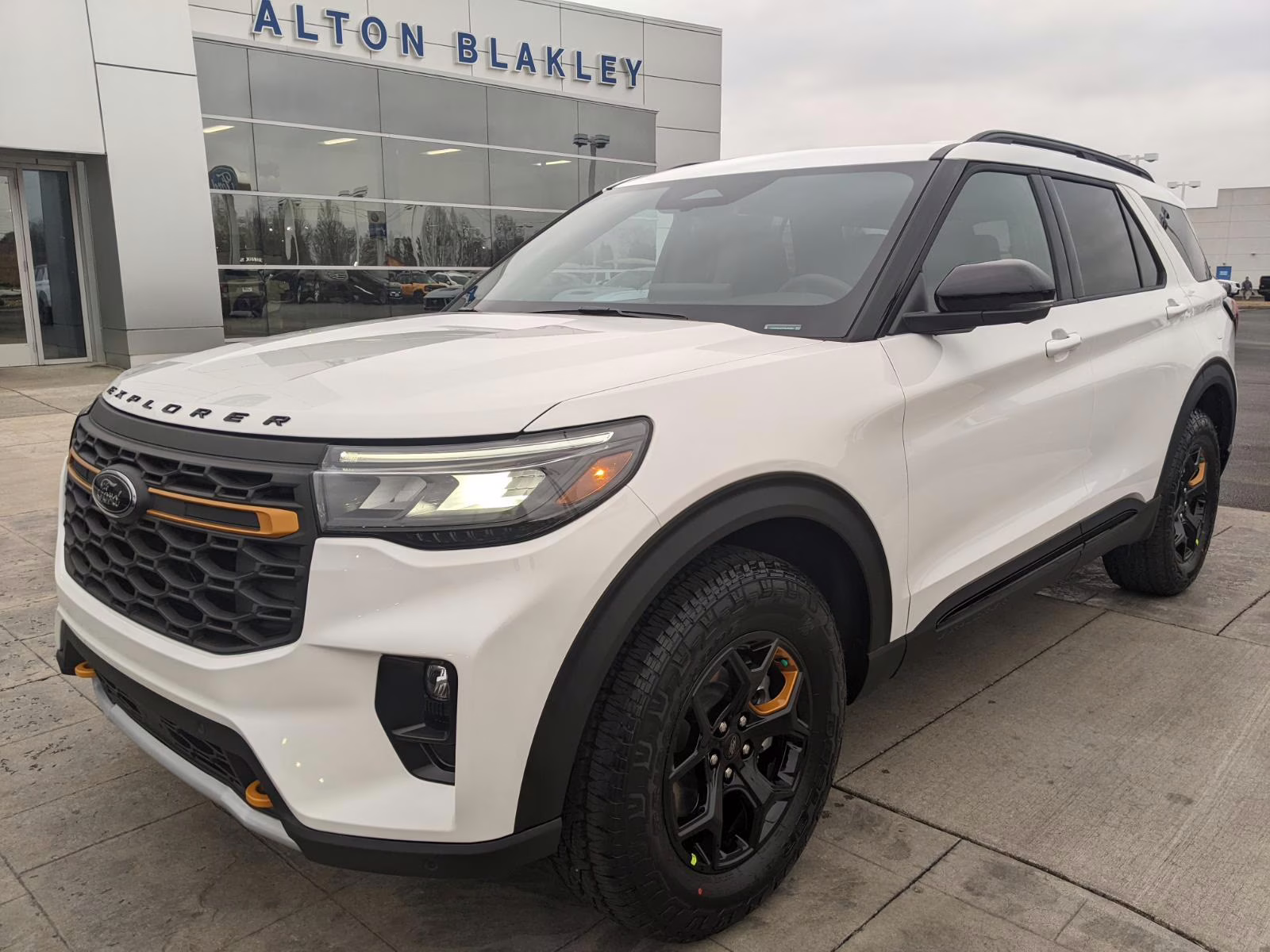 2026 Star White Metallic Tri-Coat Ford Explorer Tremor 4X4 SUV