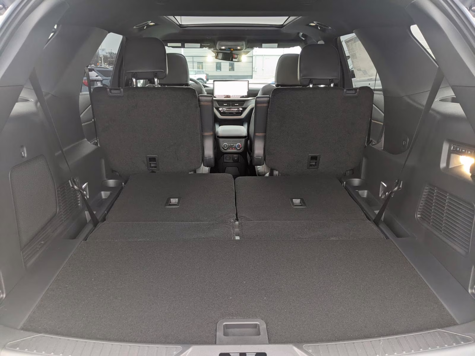 2026 Star White Metallic Tri-Coat Ford Explorer Tremor 4X4 SUV