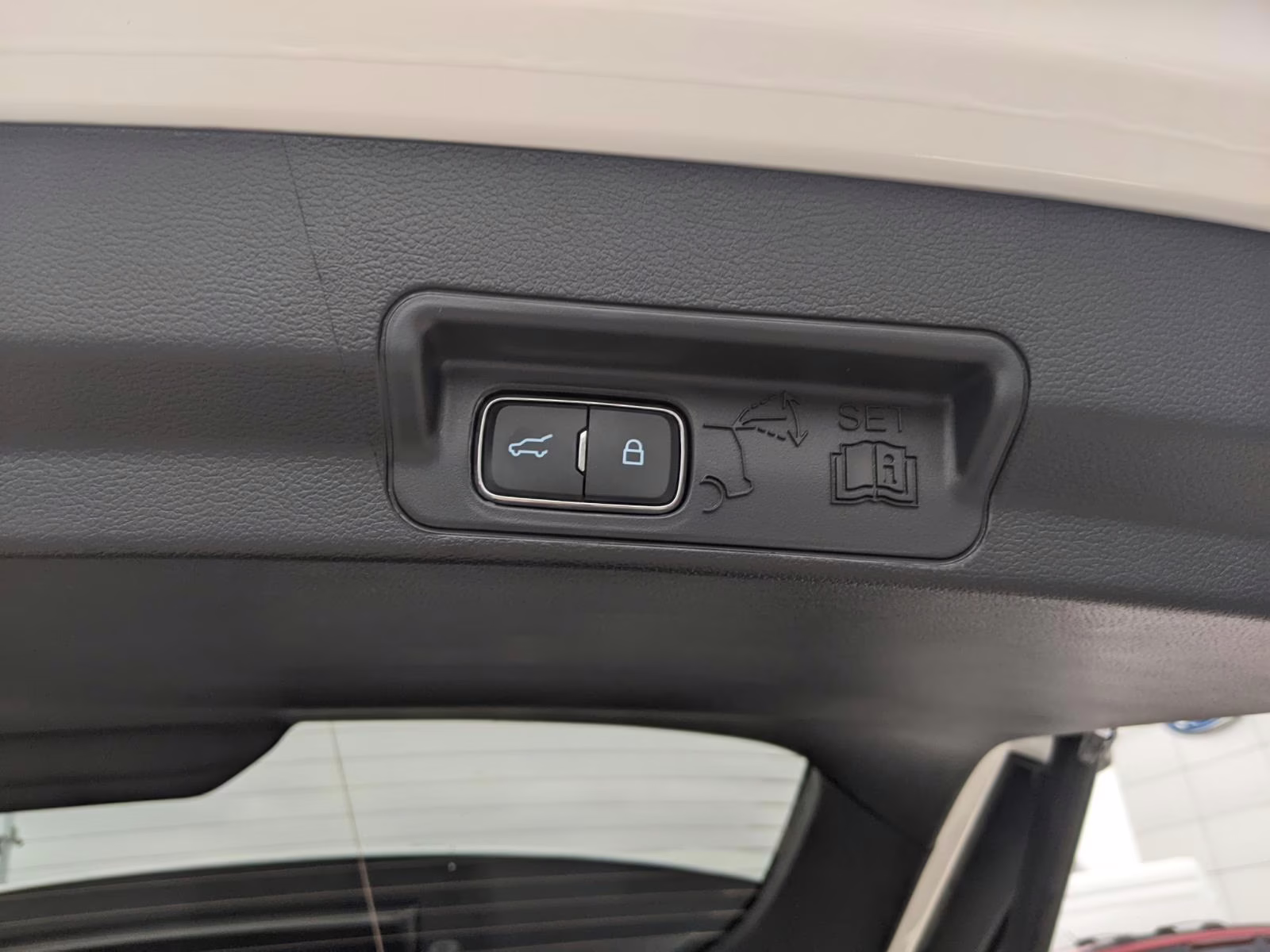 2026 Star White Metallic Tri-Coat Ford Explorer Tremor 4X4 SUV