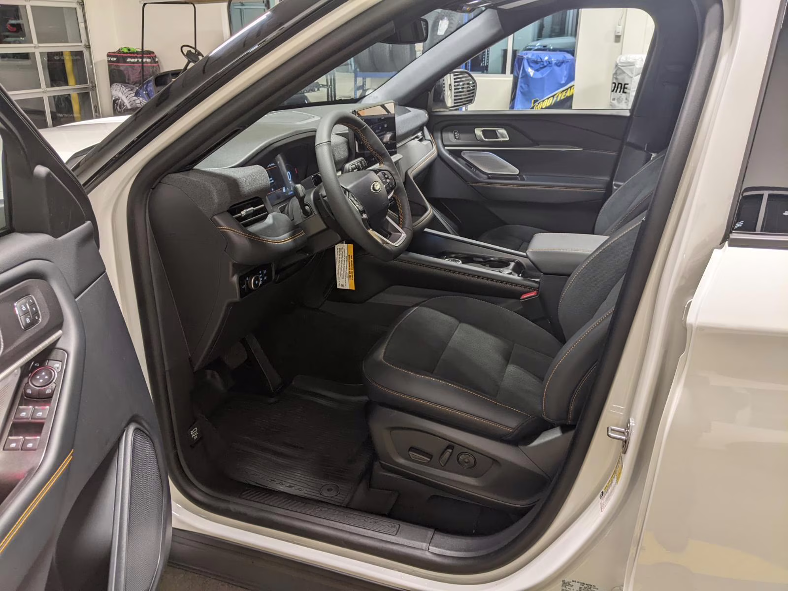 2026 Star White Metallic Tri-Coat Ford Explorer Tremor 4X4 SUV