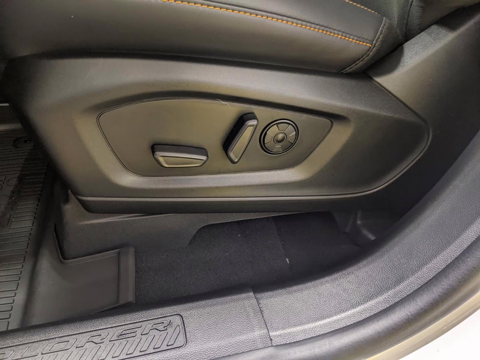 2026 Star White Metallic Tri-Coat Ford Explorer Tremor 4X4 SUV
