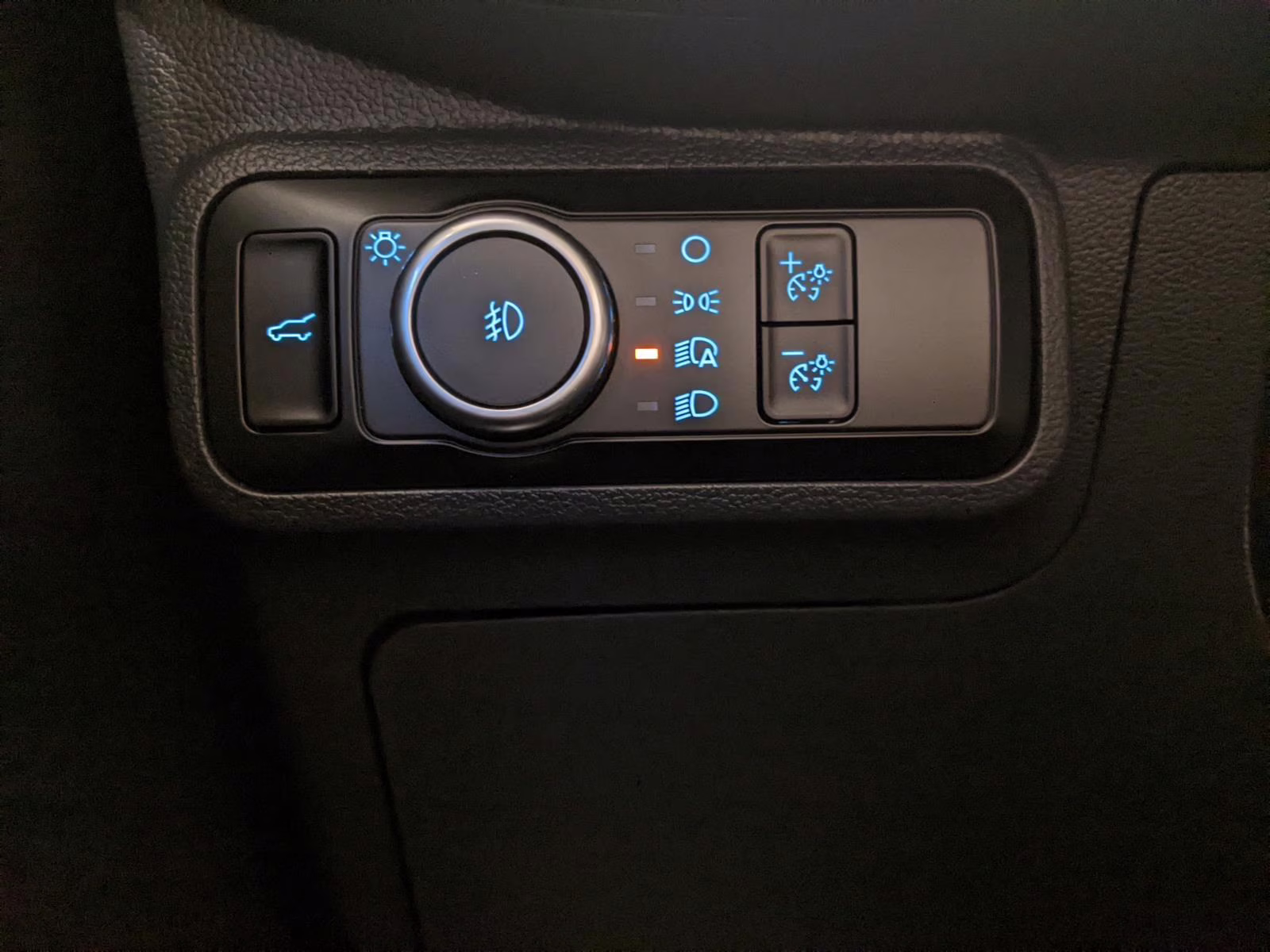 2026 Star White Metallic Tri-Coat Ford Explorer Tremor 4X4 SUV