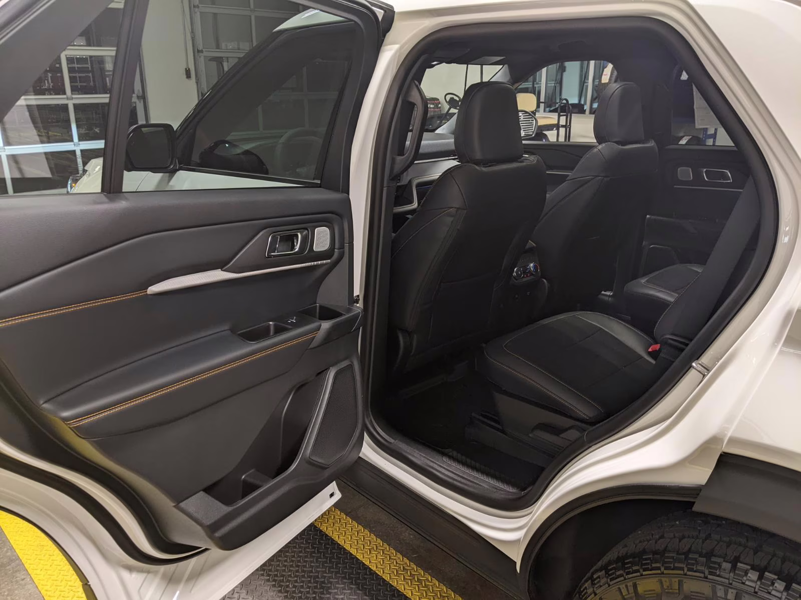 2026 Star White Metallic Tri-Coat Ford Explorer Tremor 4X4 SUV