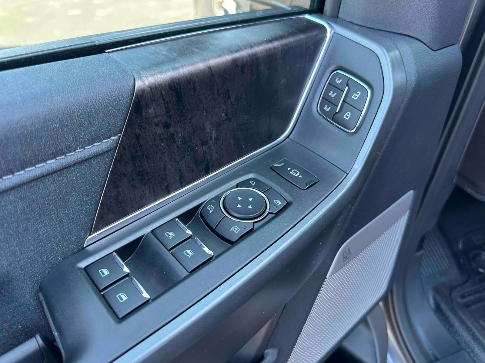 2026 Carbonized Gray Metallic Ford Super Duty F-250 SRW Lariat 4X4 Truck
