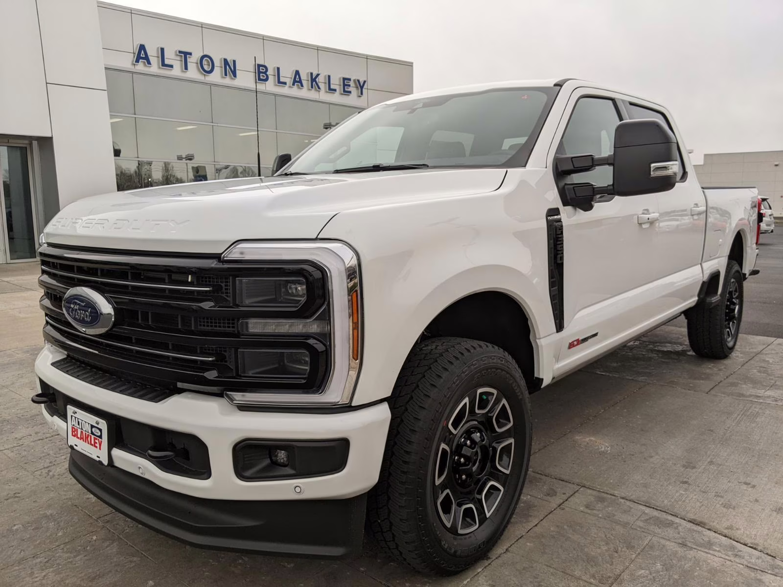 2026 Star White Metallic Tri-Coat Ford Super Duty F-350 SRW Platinum 4X4 Truck