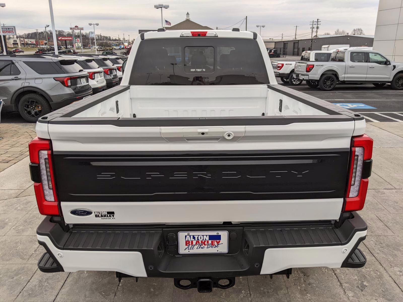 2026 Star White Metallic Tri-Coat Ford Super Duty F-350 SRW Platinum 4X4 Truck