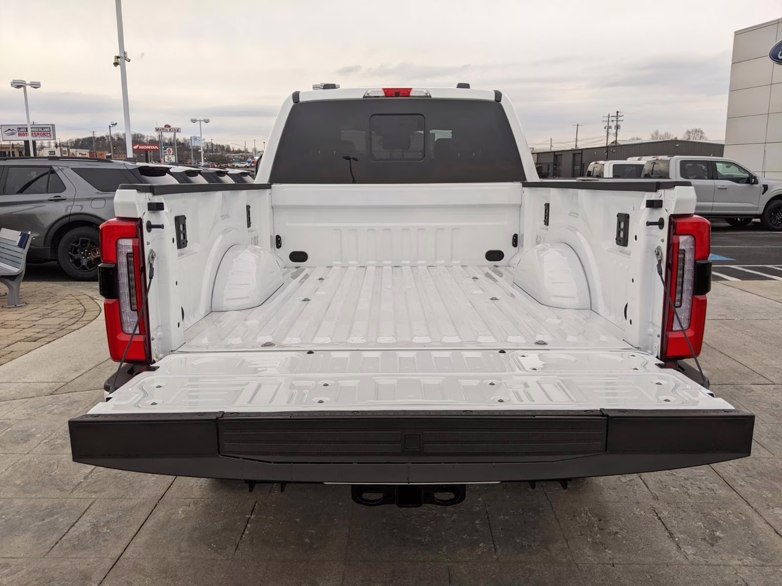 2026 Star White Metallic Tri-Coat Ford Super Duty F-350 SRW Platinum 4X4 Truck