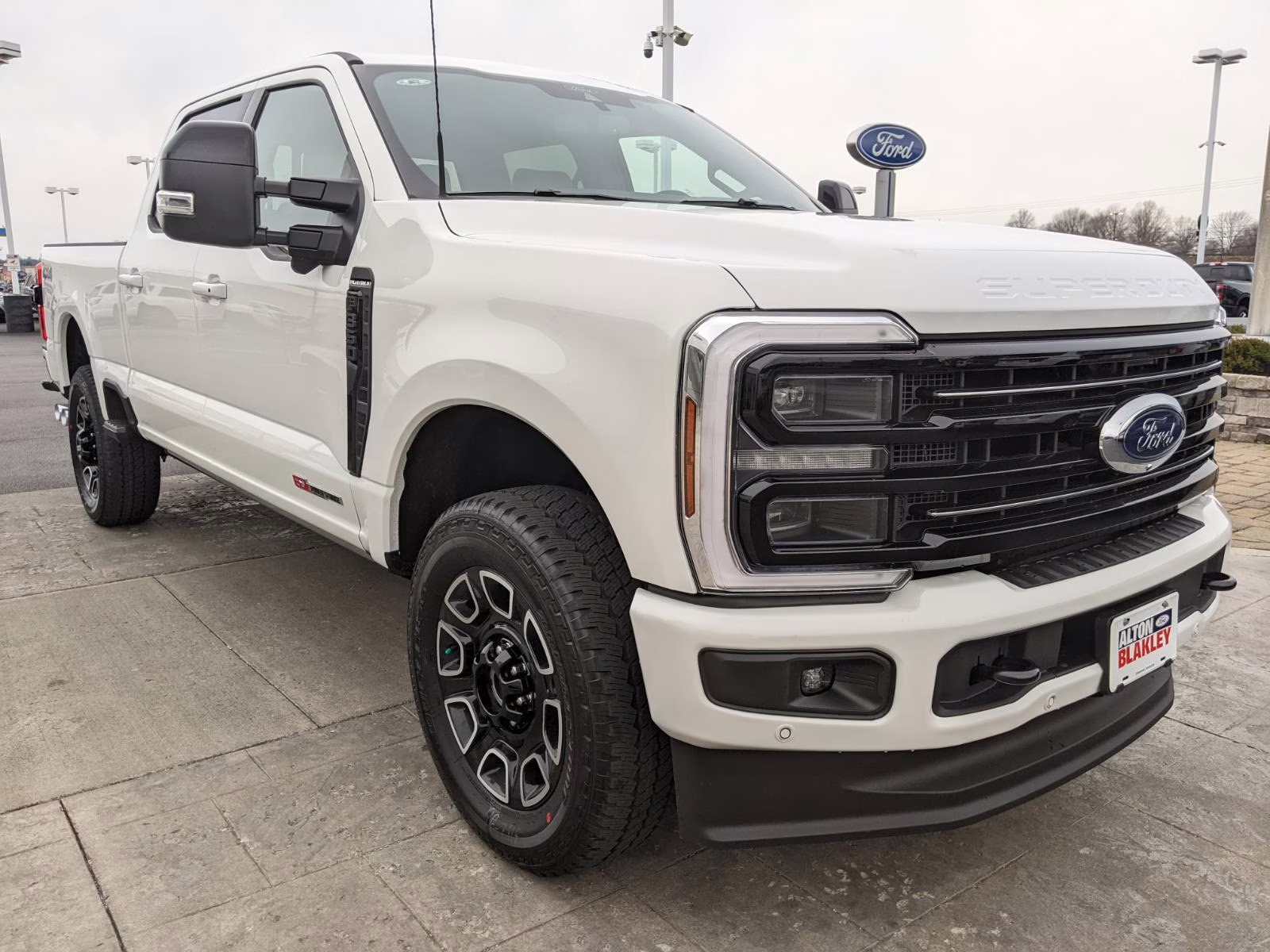 2026 Star White Metallic Tri-Coat Ford Super Duty F-350 SRW Platinum 4X4 Truck