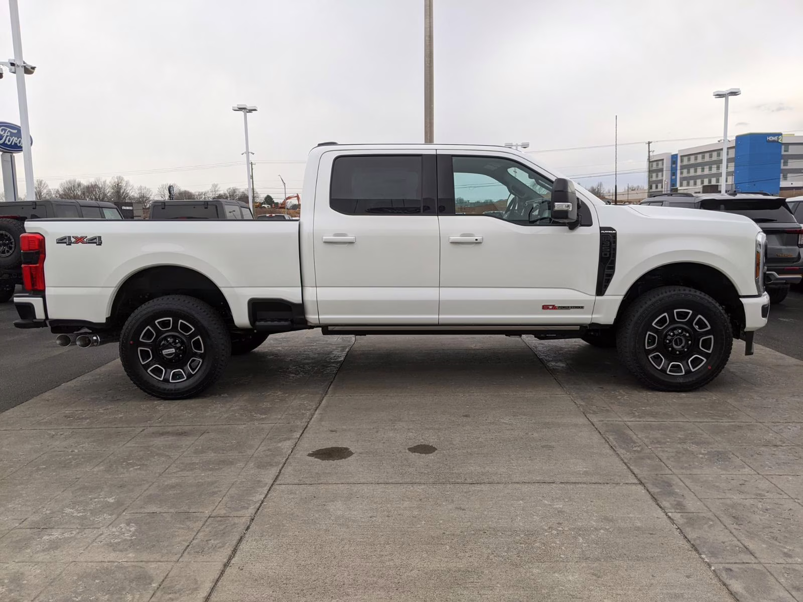 2026 Star White Metallic Tri-Coat Ford Super Duty F-350 SRW Platinum 4X4 Truck