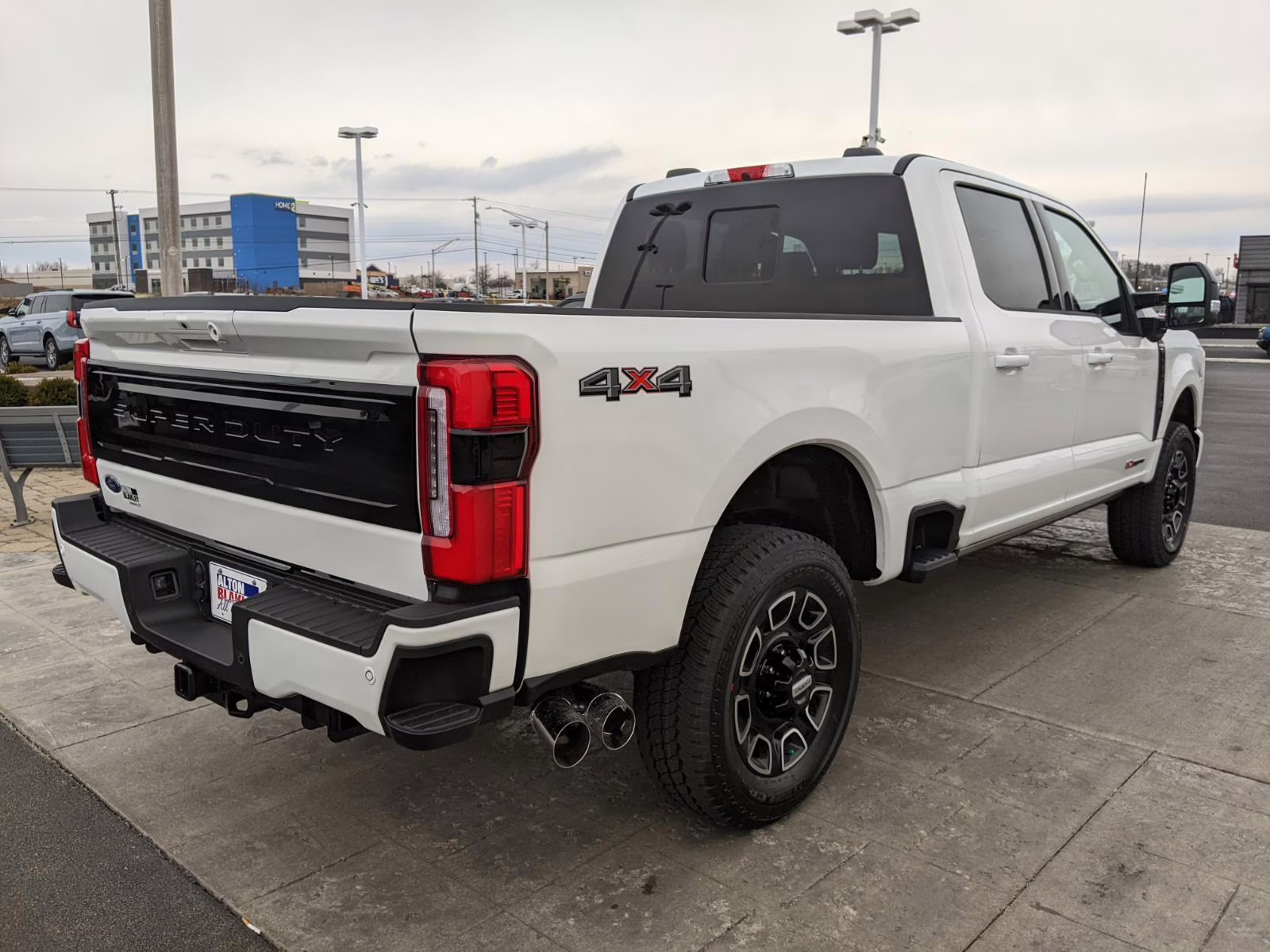 2026 Star White Metallic Tri-Coat Ford Super Duty F-350 SRW Platinum 4X4 Truck