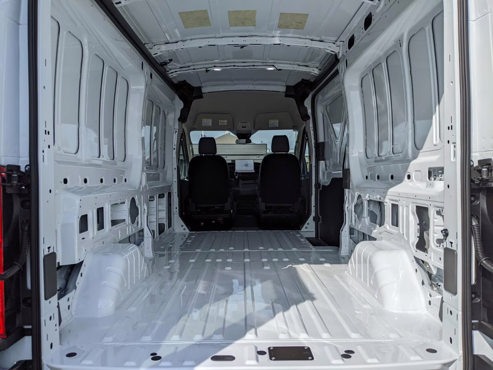 2026 Oxford White Ford Transit Cargo Van T-250 148  MED RF 9150 GV RWD Van