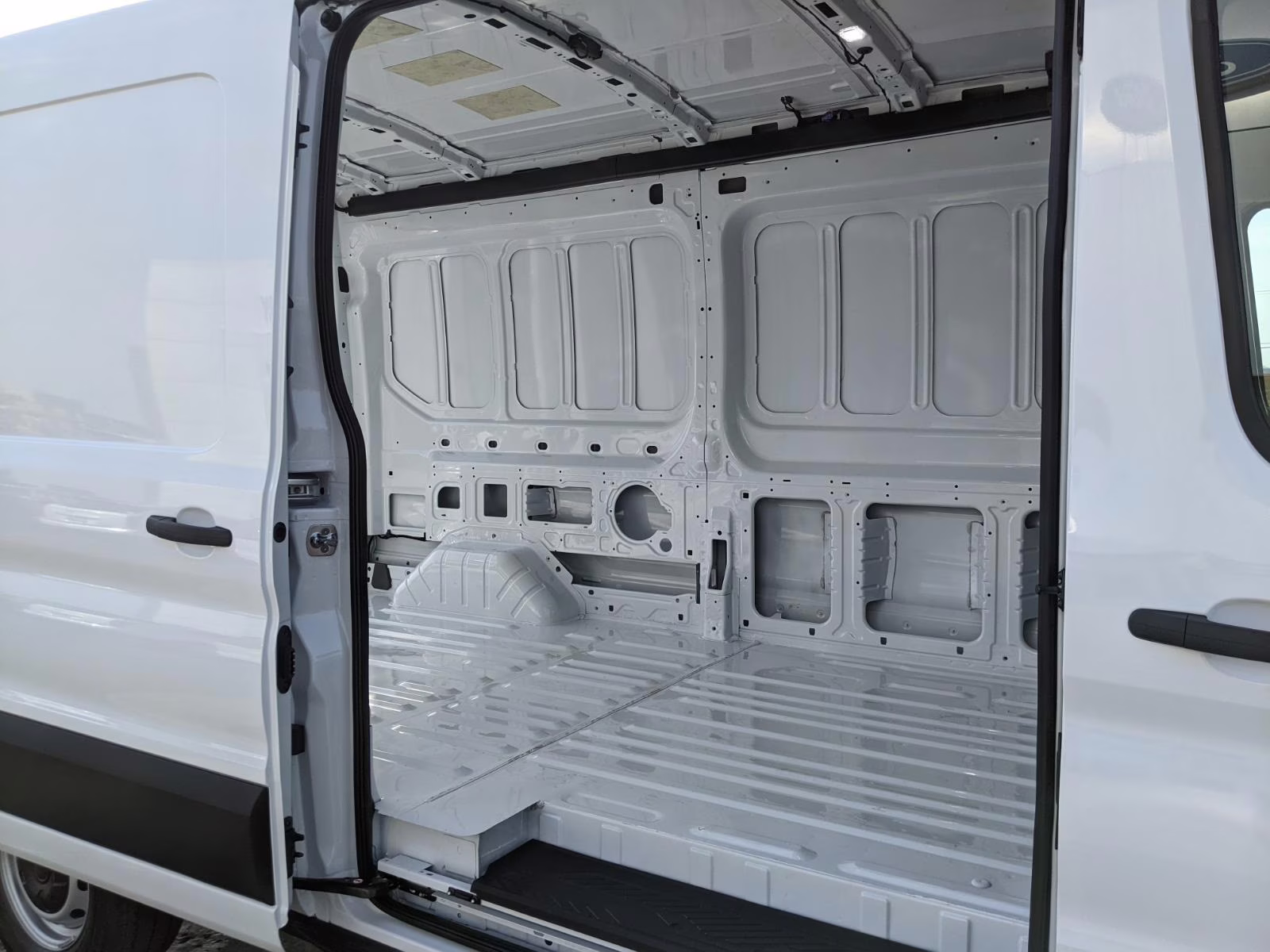 2026 Oxford White Ford Transit Cargo Van T-250 148  MED RF 9150 GV RWD Van