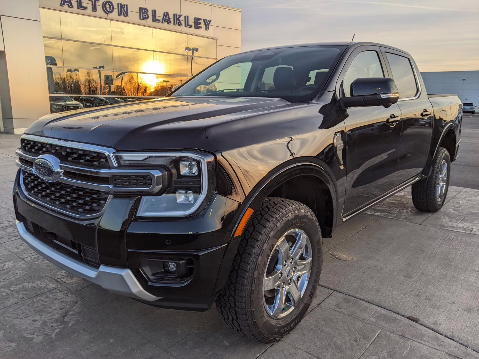 2025 Shadow Black Ford Ranger LARIAT 4X4 Truck