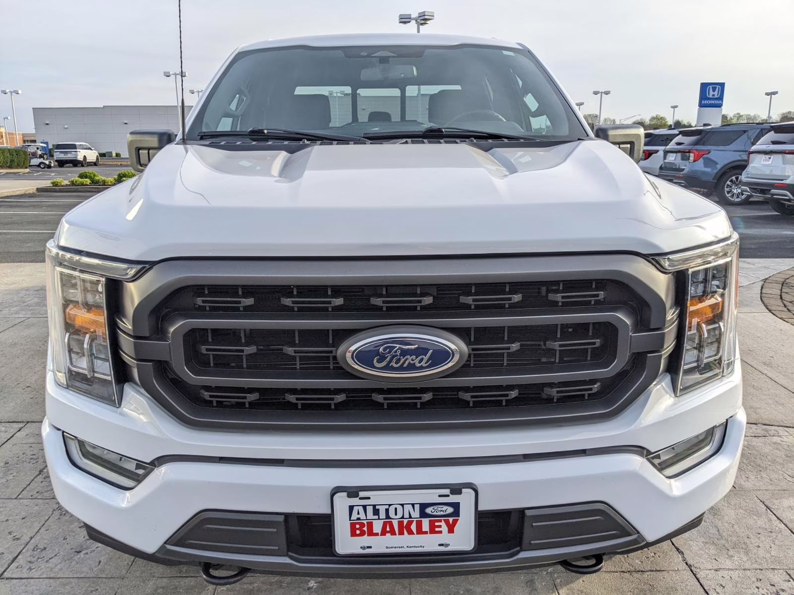 2023 Oxford White Ford F-150 XLT 4X4 Truck