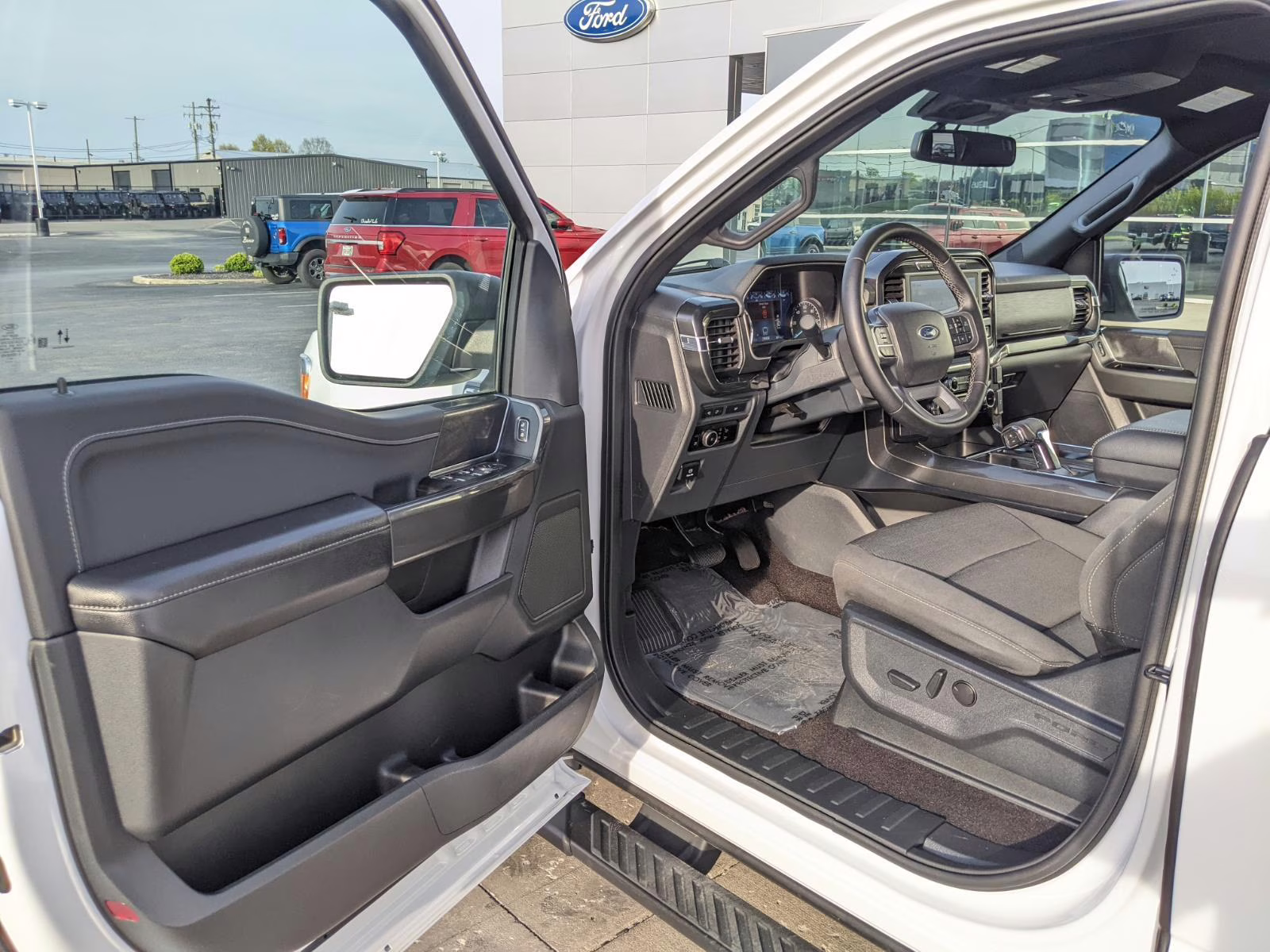 2023 Oxford White Ford F-150 XLT 4X4 Truck